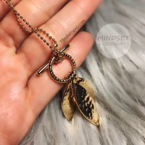 گردنبند رو مانتویی